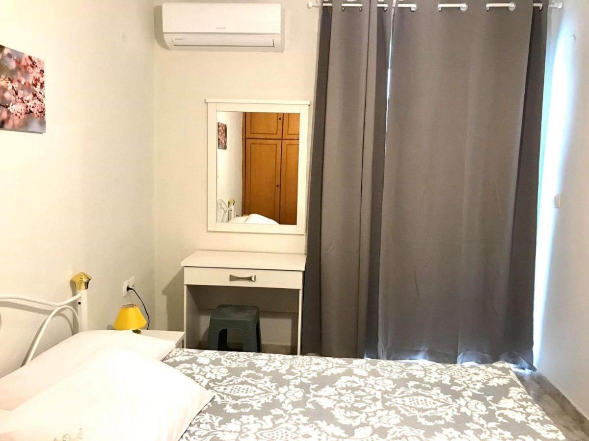 Lilis Apt In Center With Sea View Karpathos Exterior photo